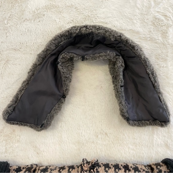 Cabi Houndstooth Mixer Sweater jacket with detachable faux fur collar, 4 - Picture 11 of 11